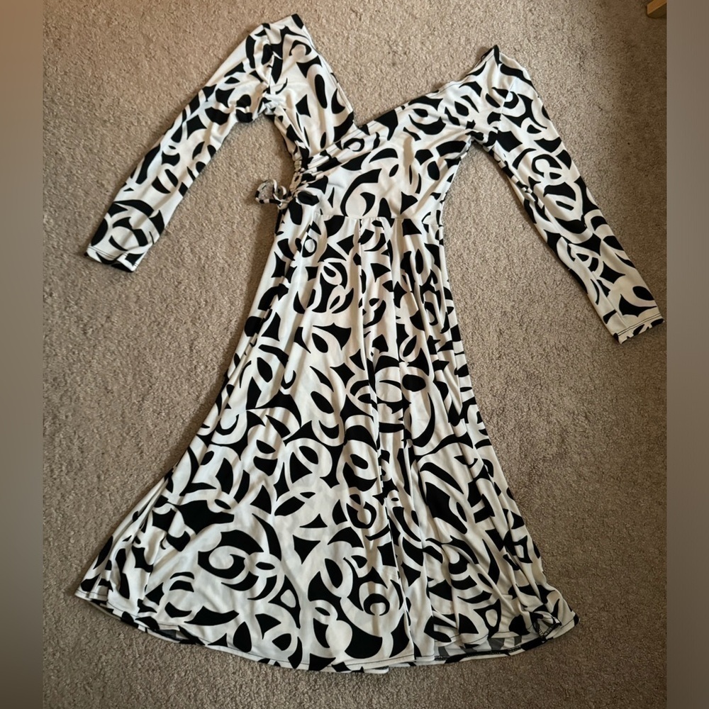 New York & Company Black and white float dress size XS - Picture 3 of 7